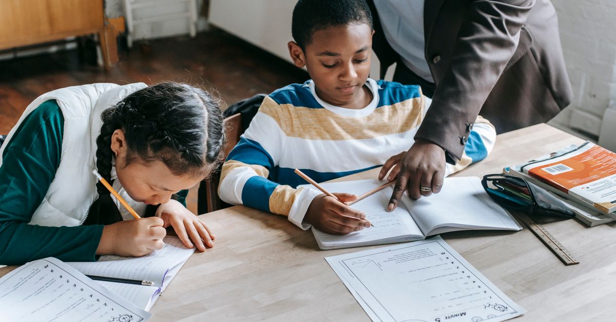 How to Use AI for Classroom Management: A Teacher Guide