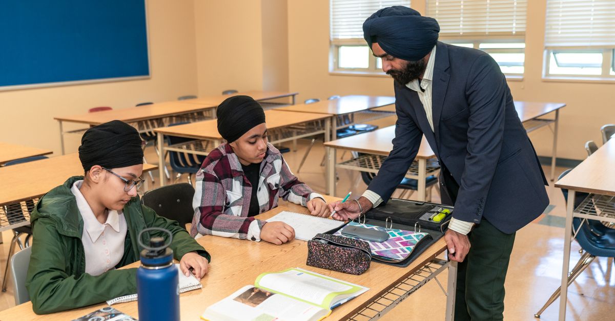How to Use AI for Classroom Management: A Teacher Guide